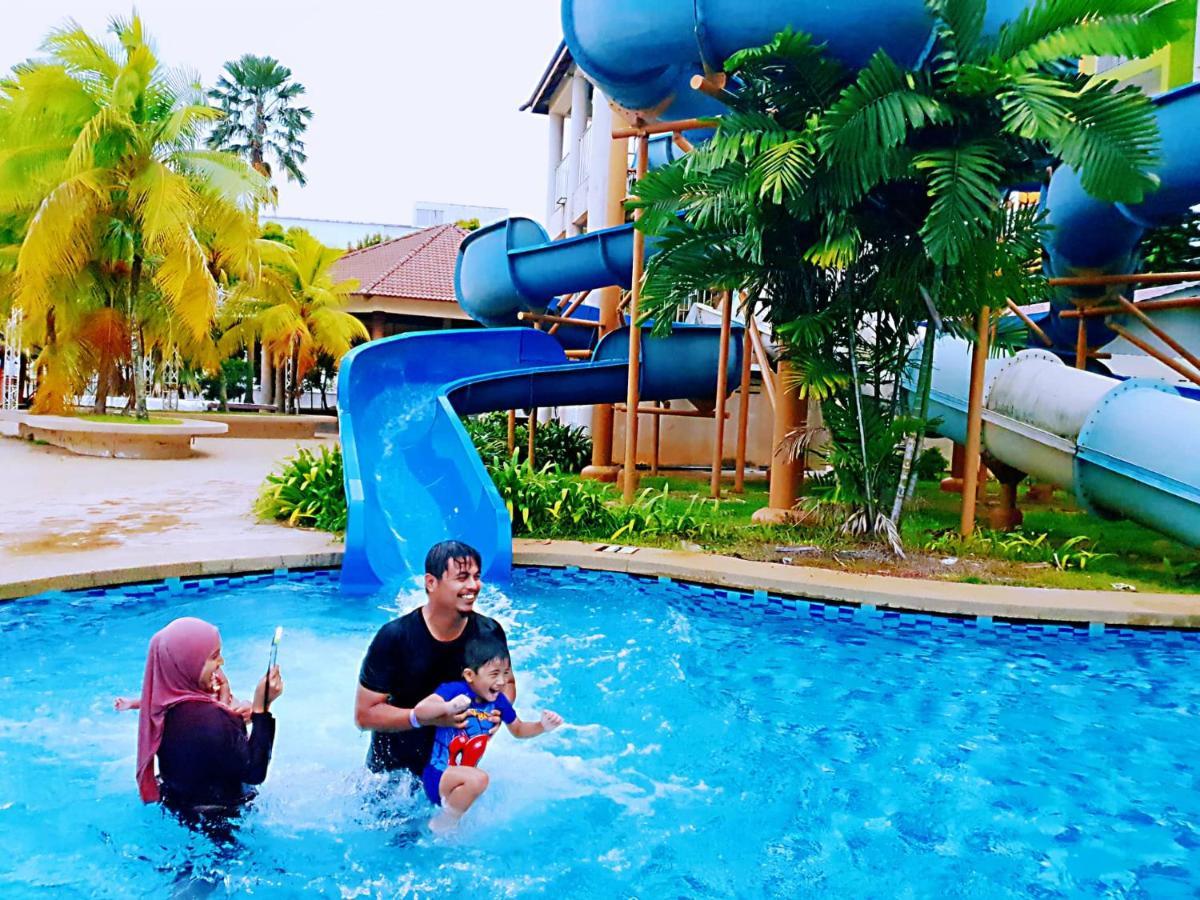 Melaka Top Largest Waterpark Resort - By Youbnb Homestay Melaka Exterior photo